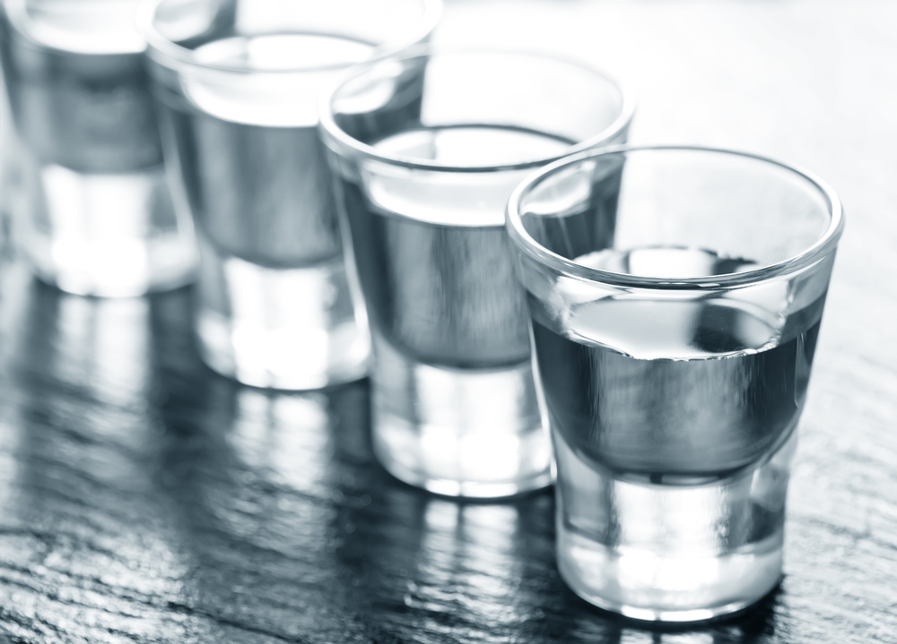 玻璃與酒精飲料的奇妙對(duì)話 從傳統(tǒng)到脫醇的餐桌文化