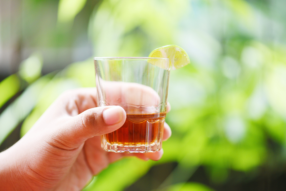 青檸與綠意 自然背景下的威士忌藝術(shù)